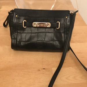 Adorable Coach crossbody bag 👜
